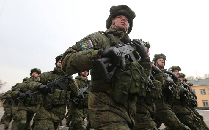 Vladimir Putin, ordudaki asker sayısını 137 bin artıracak adımı attı