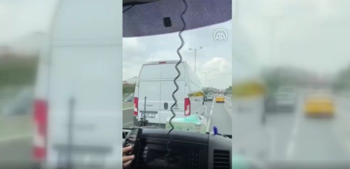 Bayrampaşa'da bir sürücü ambulansa yol vermemek için direndi