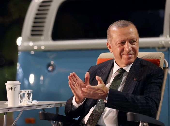 Cumhurbaşkanı Erdoğan'ın seslendirdiği şarkı İzlanda radyosunda