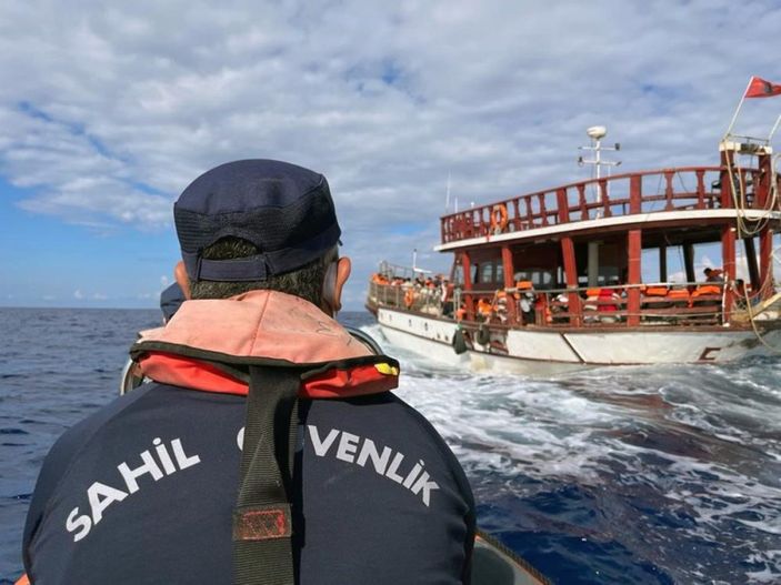 Muğla'da tur teknesi ile göçmen kaçakçılığı