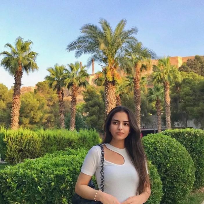 İbrahim Tatlıses'in güzeller güzeli torunu Berfin sosyal medyayı salladı!