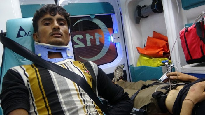 Van'da düzensiz göçmen taşıyan minibüs kaza yaptı: 1 ölü, 13 yaralı