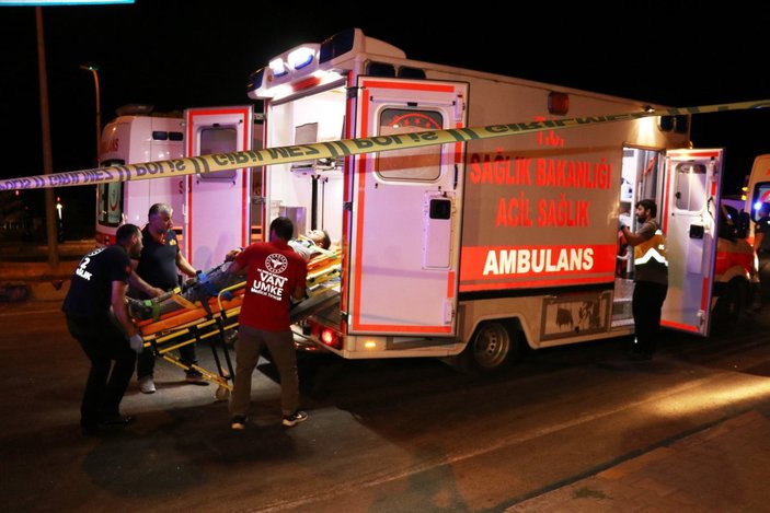 Van'da düzensiz göçmen taşıyan minibüs kaza yaptı: 1 ölü, 13 yaralı