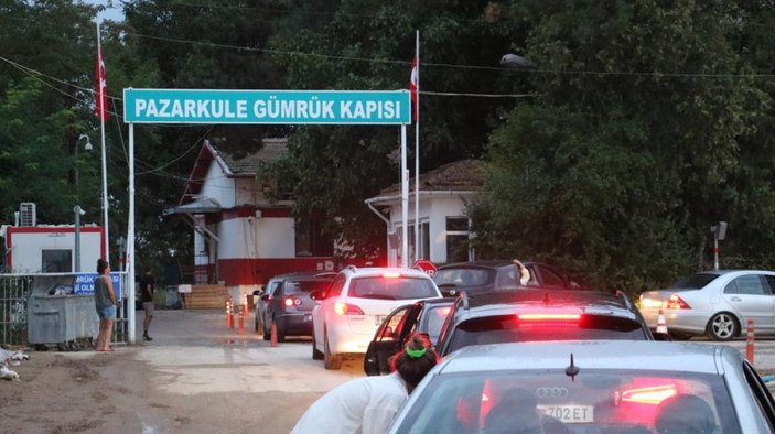 Pazarkule Sınır Kapısı’ndaki gurbetçilerin çileli dönüş yolu