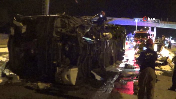 Hatay'da yolcu otobüsü kazası: 3'ü ağır 40 yaralı