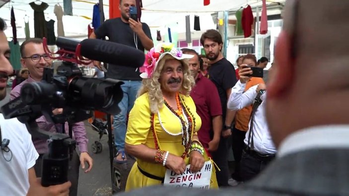 Ali Babacan'la kadın kılığına giren pazarcının 'koca' diyaloğu