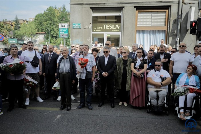 Bosna Hersek'te 27 yıl önceki pazar yeri katliamının kurbanları törenle anıldı