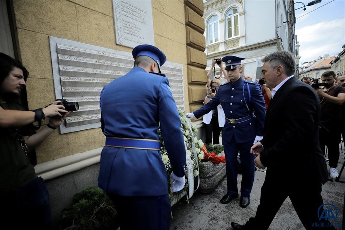 Bosna Hersek'te 27 yıl önceki pazar yeri katliamının kurbanları törenle anıldı