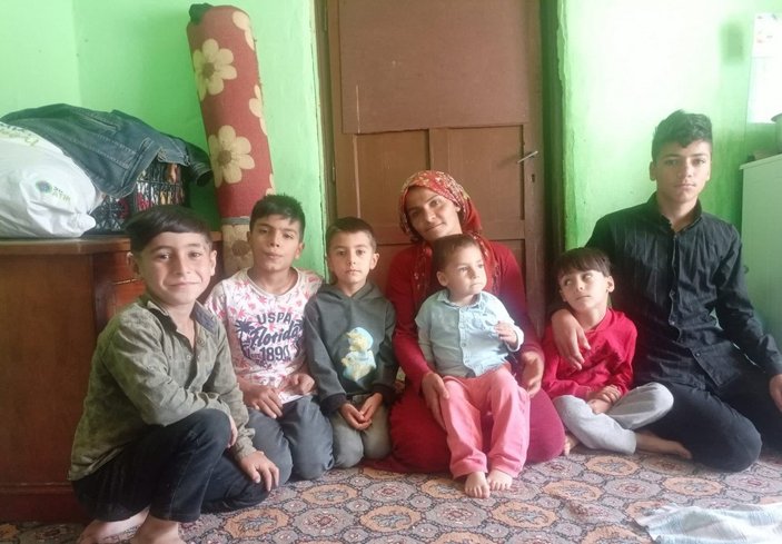 Hakkari'de tek odalı evde 6 çocuğuyla yaşayan kadın yardım bekliyor