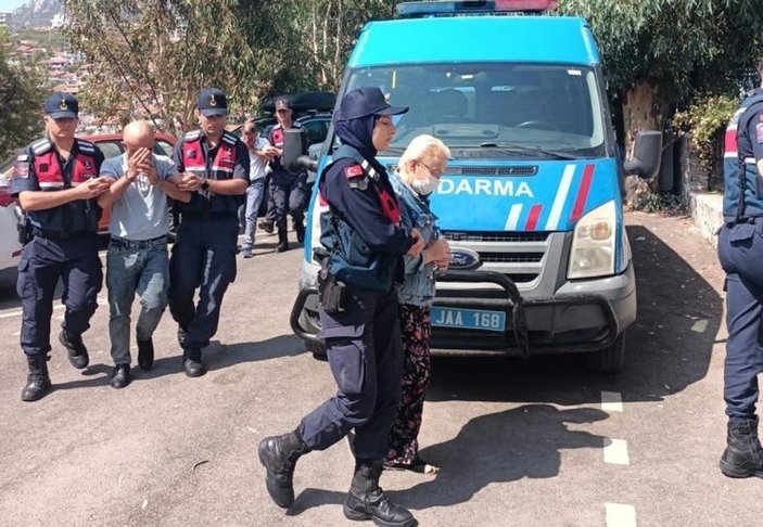 İzmir'de, telsizli göçmen kaçakçılarına operasyon