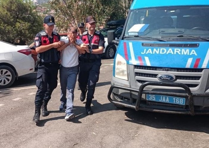 İzmir'de, telsizli göçmen kaçakçılarına operasyon