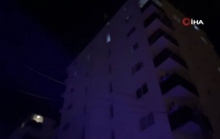 Mersin'de bir kişi boş sandığı tabancayı ateşleyerek kendini vurdu