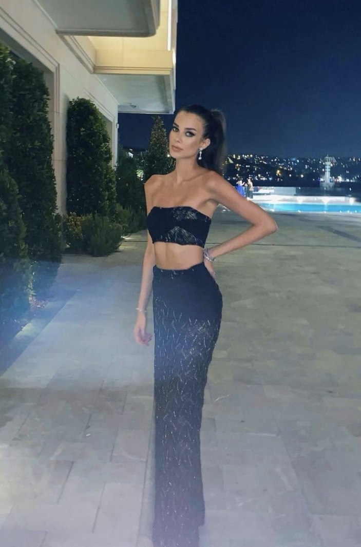 Deren Talu siyah transparan elbisesiyle instagramı salladı! 'Annesinin kızı'