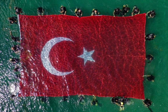 İstanbul Boğazı'nda 100'üncü Yıl Zafer Dalışı yapıldı