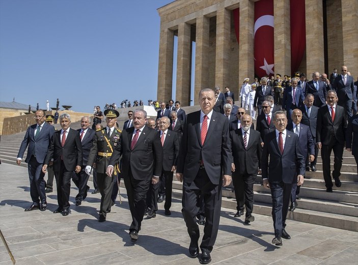 Cumhurbaşkanı Erdoğan ve devlet erkanı Anıtkabir'de