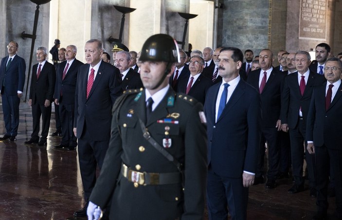 Cumhurbaşkanı Erdoğan ve devlet erkanı Anıtkabir'de