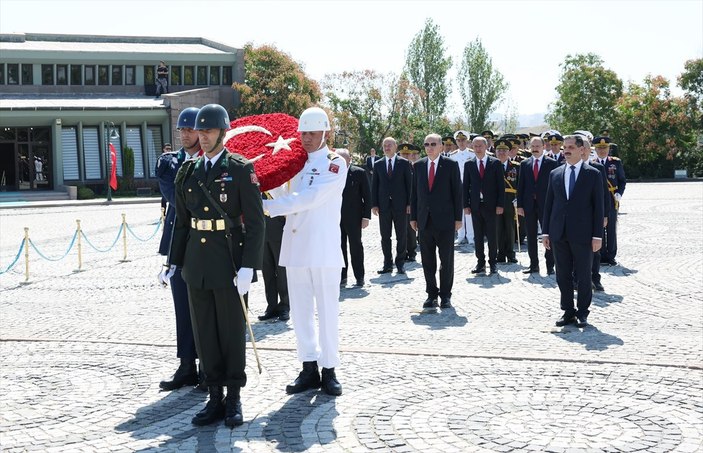 Cumhurbaşkanı Erdoğan ve devlet erkanı Anıtkabir'de