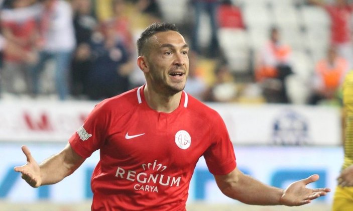 Mevlüt Erdinç, futbolu bıraktığını açıkladı