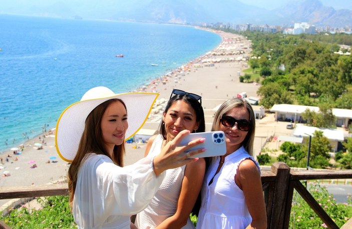 Antalya'da 3 ayda turist sayısı 4’e katlandı