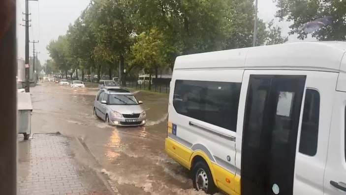 Bursa'yı fırtına, sağanak ve dolu vurdu