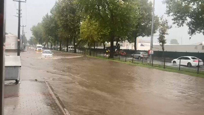 Bursa'yı fırtına, sağanak ve dolu vurdu