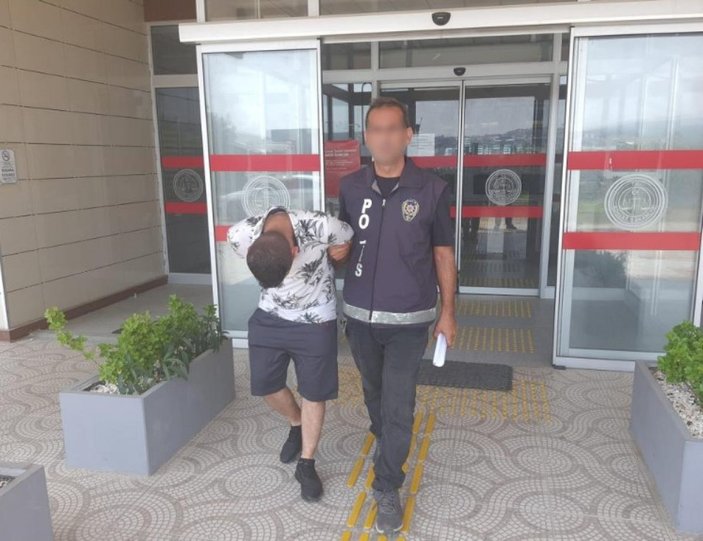 İzmir'de kiralık araç içinde yakalanan hırsız tutuklandı