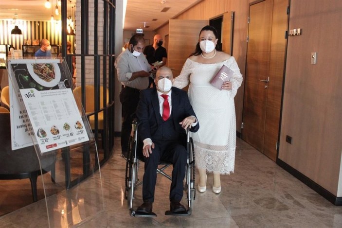 İzmir'de ameliyat öncesi nikah masasına oturan lösemi hastası taburcu oldu