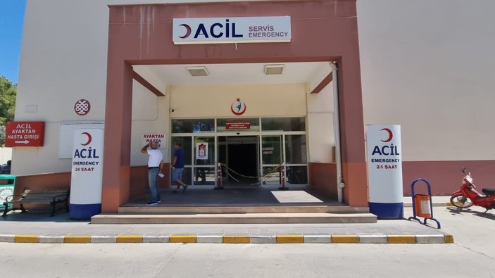 Antalya'da kaza sonrası husumetlilerini darbedip hastanede bıçakladı