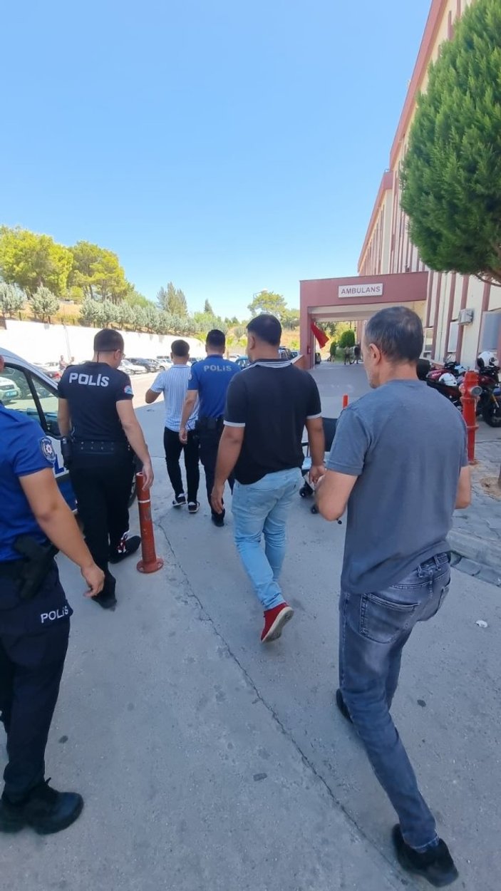 Antalya'da kaza sonrası husumetlilerini darbedip hastanede bıçakladı