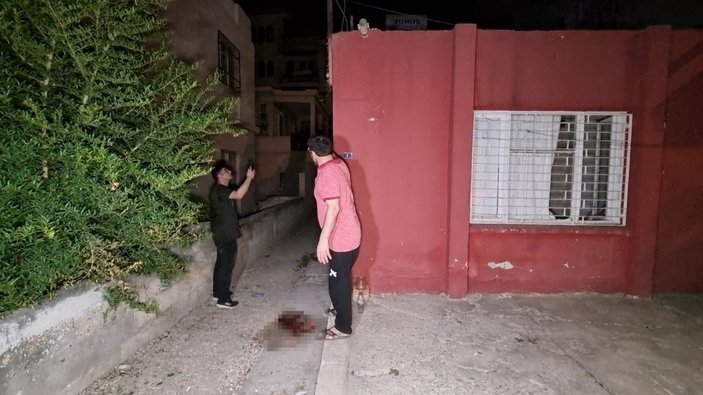 Adana’da hırsızlık şüphelisi, damdan düşerek yaralandı