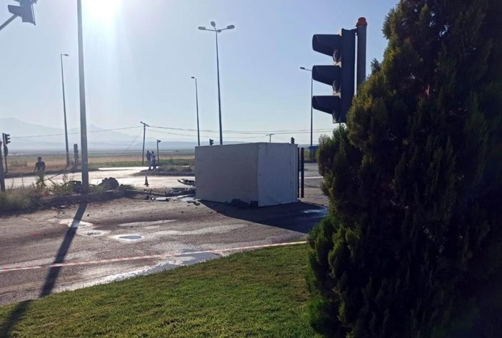 Kayseri'de kamyonla hafif ticari araç çarpıştı: 2 ölü, 4 yaralı
