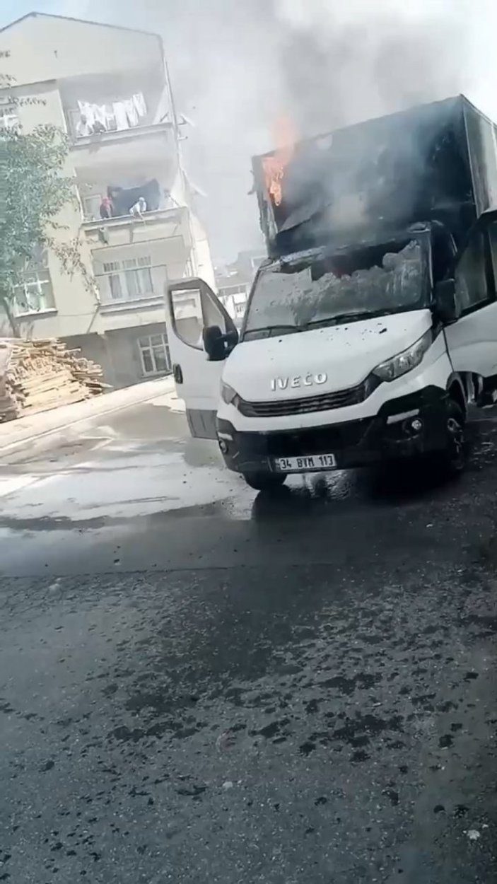 Arnavutköy’de kamyonette çıkan yangında, ‘deodorant patladı’ iddiası