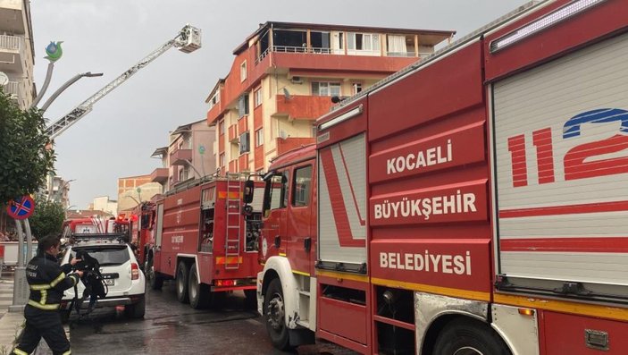 Kocaeli'de bir binaya yıldırım düştü: Korkudan 3 kişi bayıldı
