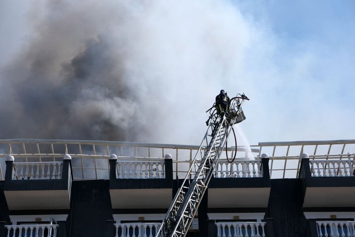 Alanya'da 5 yıldızlı otelin çatısında yangın çıktı