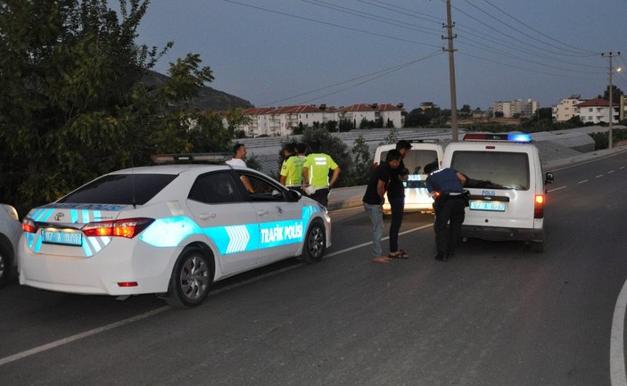 Antalya’da, Kıbrıs’a geldik diye bırakılıp kıyıya yüzen 15 kaçak göçmen yakalandı