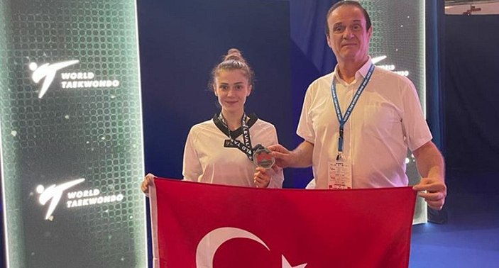 Milli tekvandocu Merve Dinçel'den Paris'te gümüş madalya