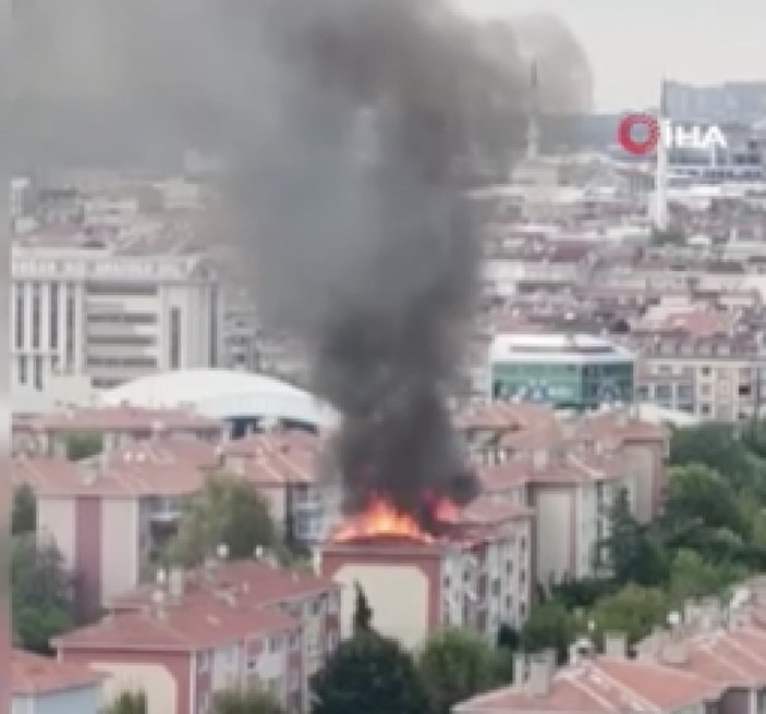 Sultangazi'deki yangın panik oluşturdu