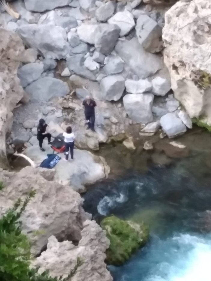 Adana’da terliğini almak için şelaleye giren kız çocuğu boğuldu