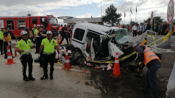 Bolu’da feci kaza: Araç ok gibi saplandı