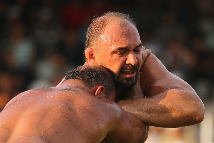 Tarihi Elmalı Yağlı Güreşleri'nde başpehlivan Ali Gürbüz oldu