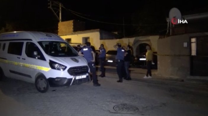 İzmir'de babasını 20 yerinden bıçaklayan kişi tutuklandı