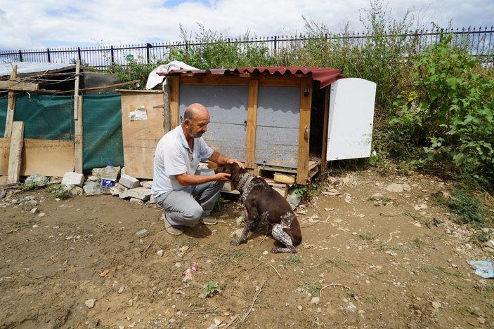 Kastamonu’da sel sularına atlayıp hayvanlarını kurtardı