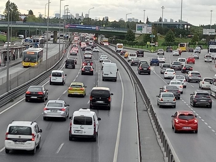 İstanbul’da uyum haftasının ilk gününde trafik yüzde 51'i geçti