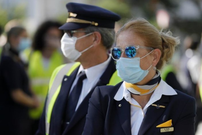 Almanya'da uçaklarda yeni dönem: Maske kaldırıldı