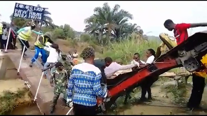 Demokratik Kongo Cumhuriyeti'nde köprü, açılırken çöktü