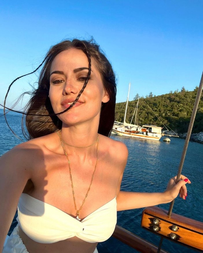 Hamile Fahriye Evcen'den yeni pozlar