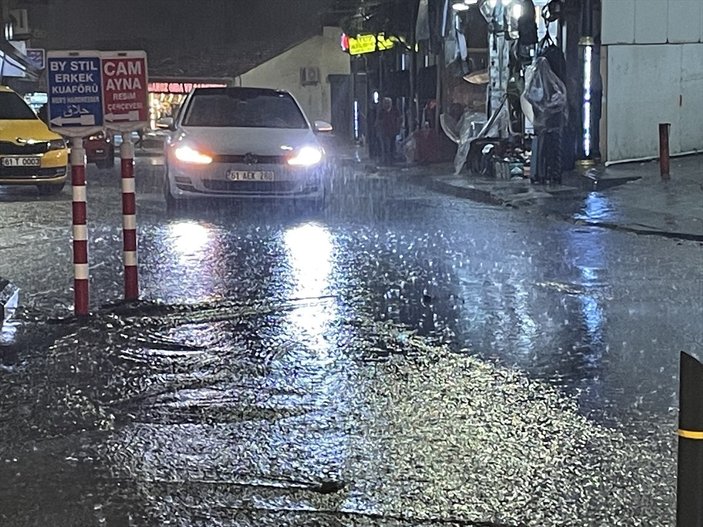 Trabzon'da sağanak yağış