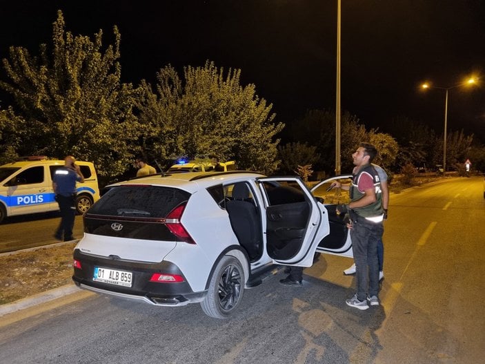 Adana’da ehliyetsiz ve alkollü sürücü kaçmaya çalışırken yakalandı