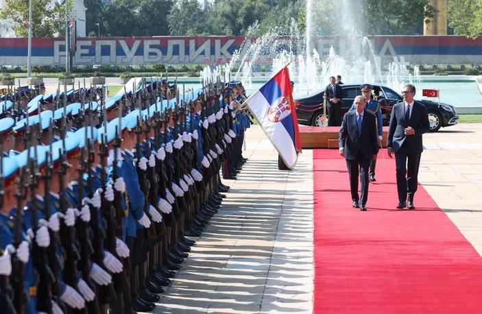 Cumhurbaşkanı Erdoğan Sırbistan'da törenle karşılandı