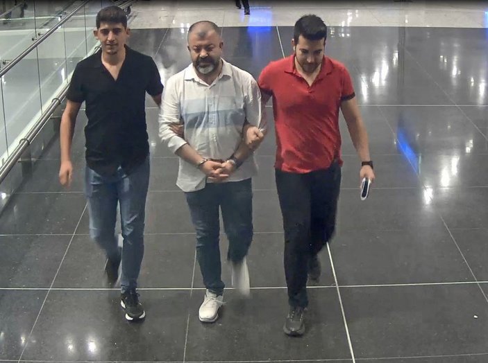 10 yıl sahte kimlikle dolaşan hükümlü İstanbul Havalimanı'nda yakalandı